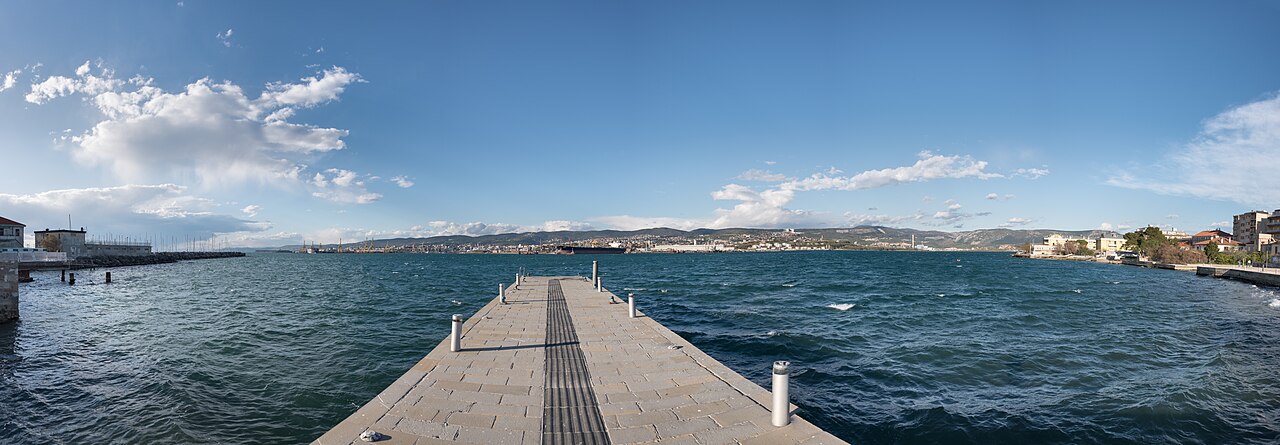 Molo Caliterna - Muggia, Trieste, Italia - 16 Aprile 2022