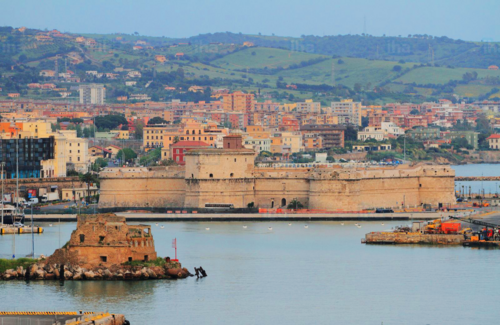 Vista del porto di Civitavecchia