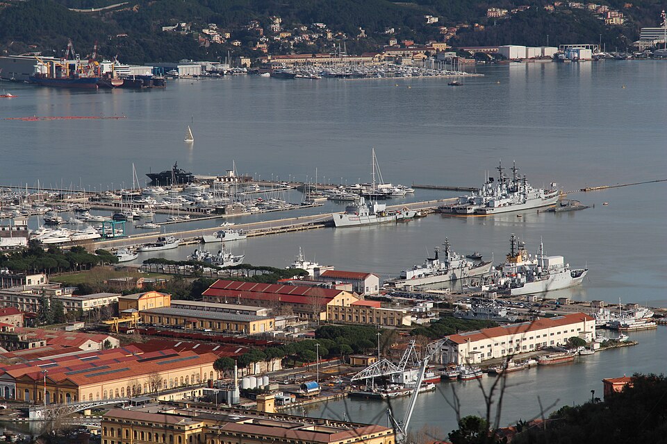 Vista del porto della Spezia