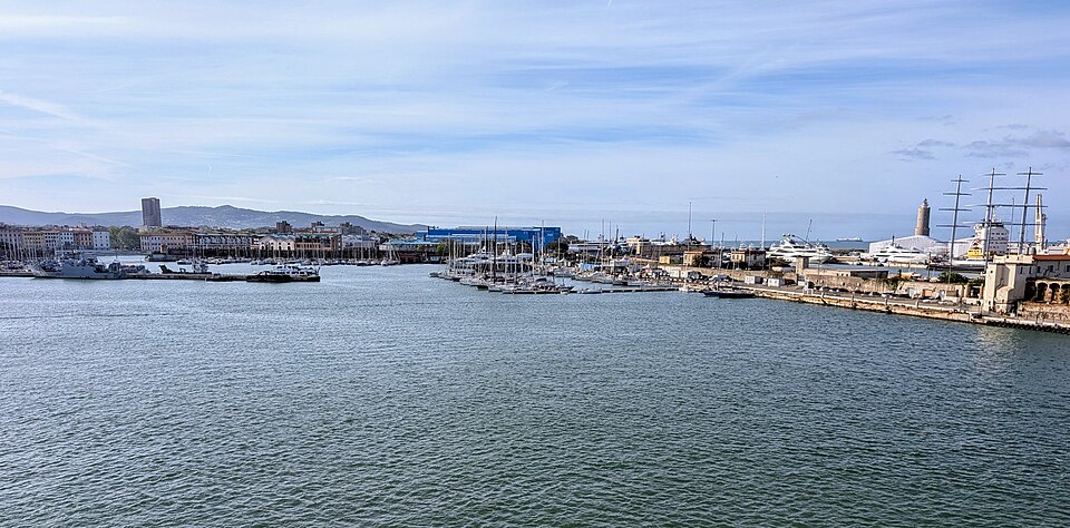 Panoramica del porto di Livorno