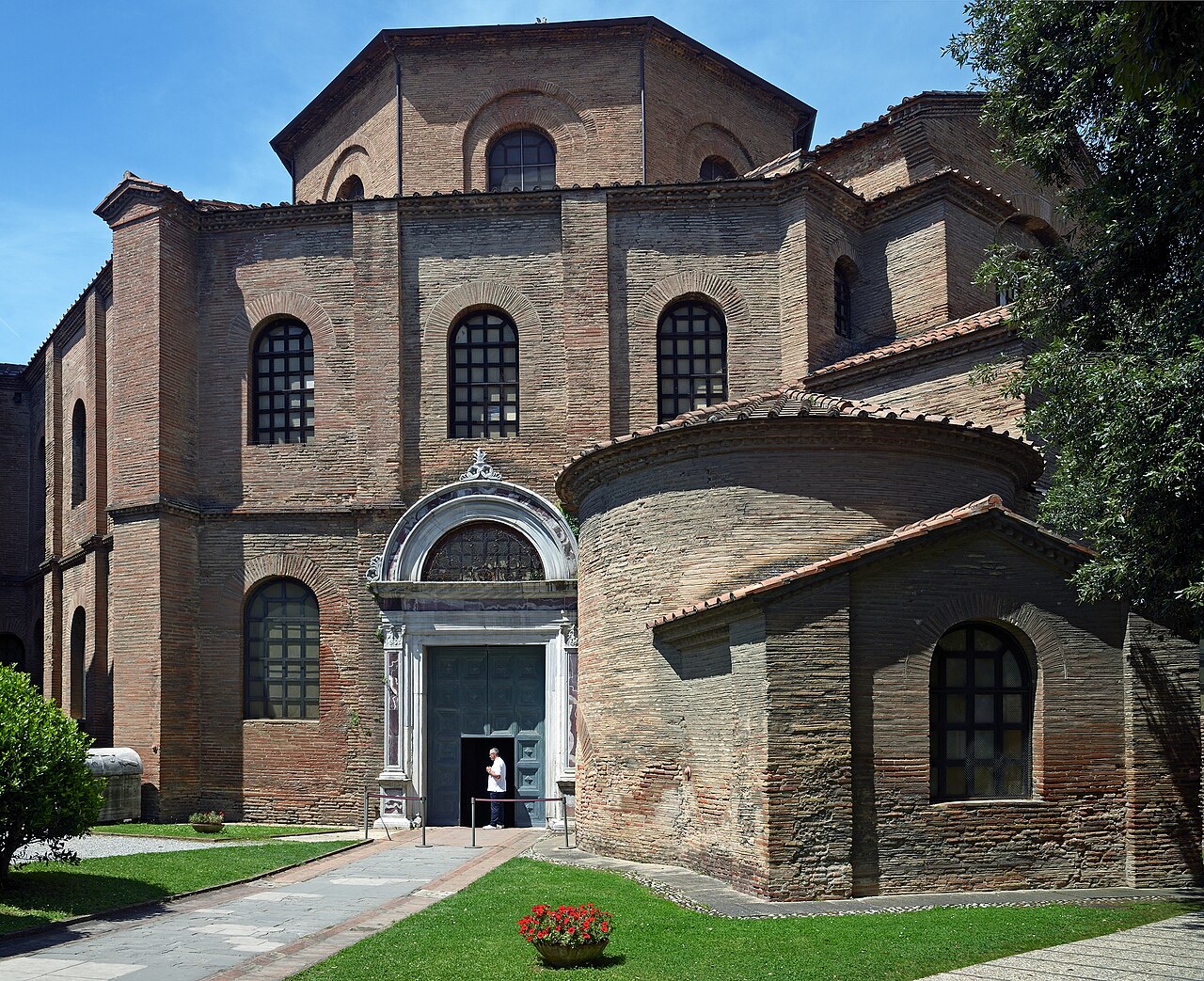 Esterno della Basilica di San Vitale a Ravenna